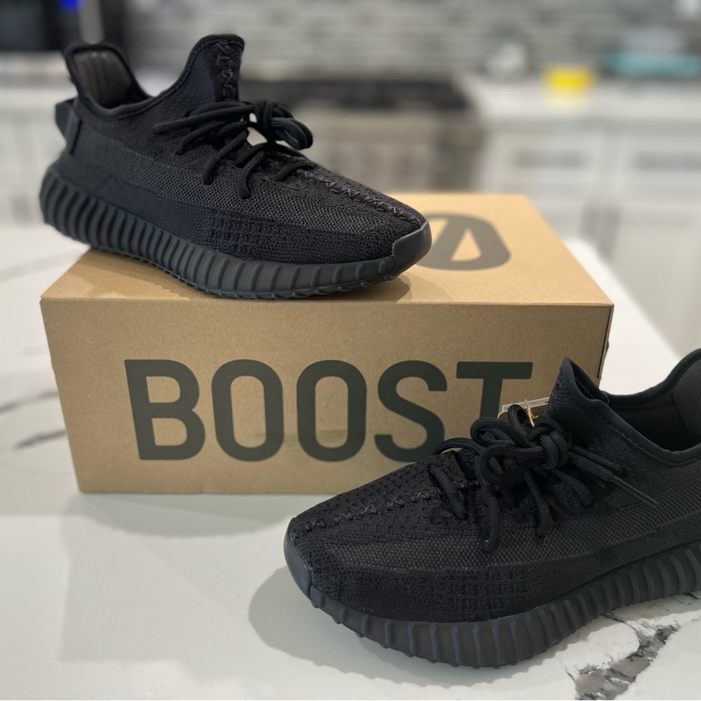 Yeezy 350 V2 Onyx